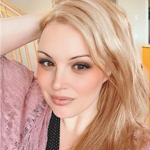 Meet your Posher, Rebecca